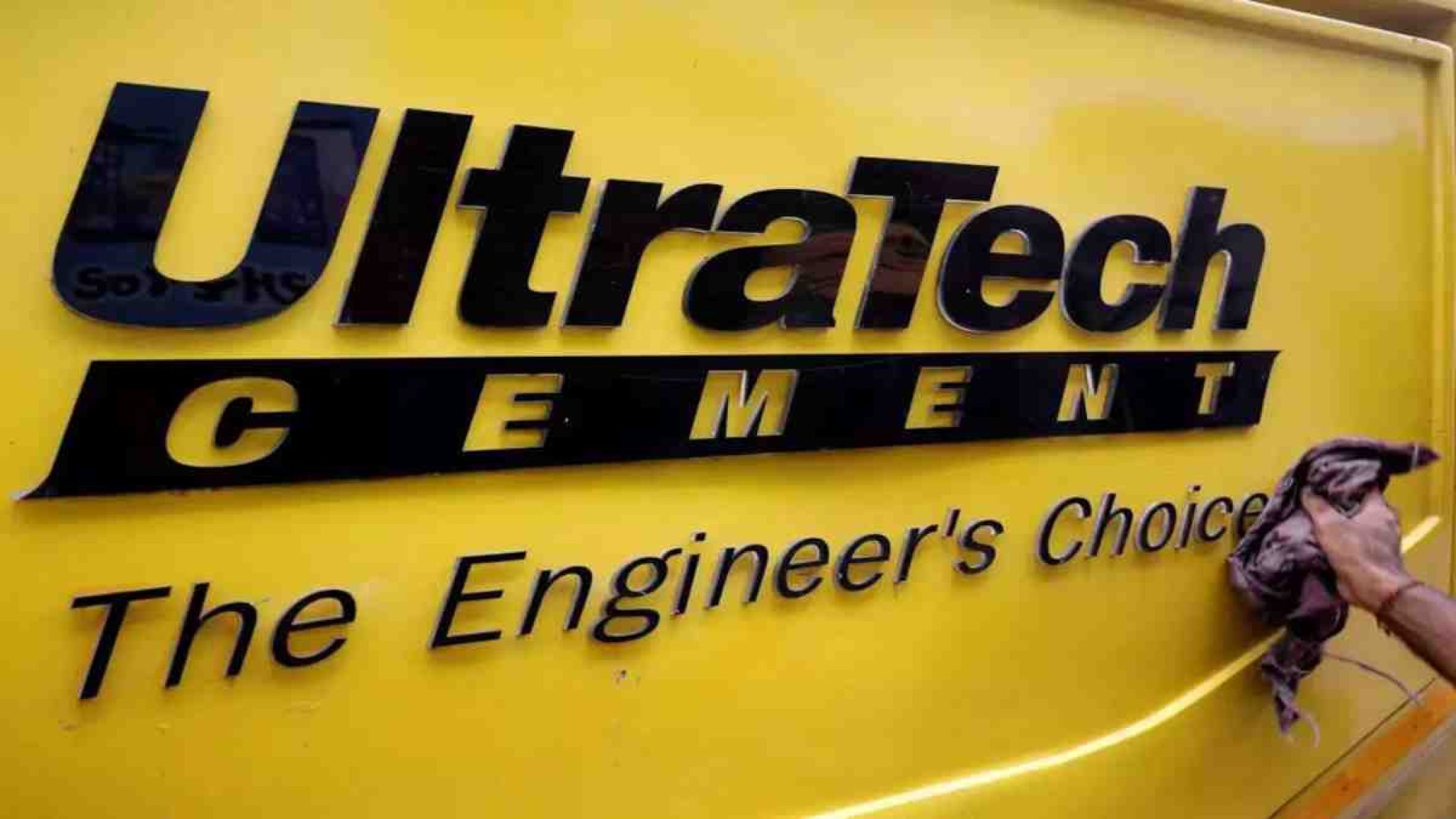 UltraTech's Stock Approaching 52-Week High; Motilal Oswal Forecasts 